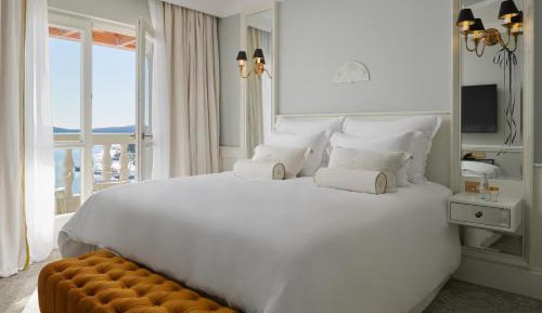 Penthouse Suite with Balcony and Sea View