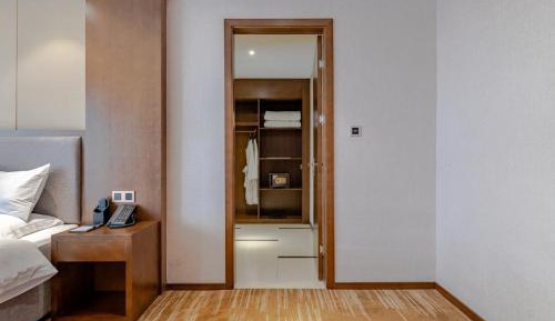 One-Bedroom Suite with City View