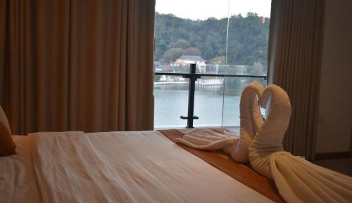 Suite with Lake View