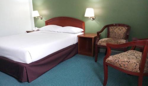 Standard Queen Room