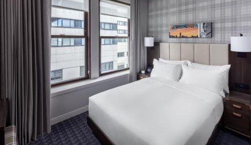 King Room with Roll-In Shower - Disability Access