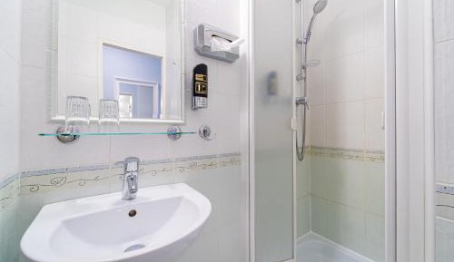 Double or Twin Room with Bathroom