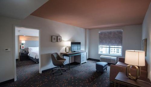 One-Bedroom Suite with Tub - Mobility Accessible