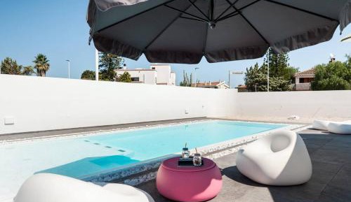 One-Bedroom Loft Apartment with One Queen Bed