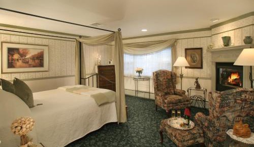 Queen Room with Fireplace