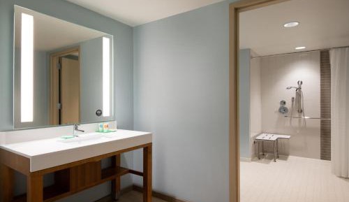 Queen Room with Two Queen Beds and Roll-In Shower - Disability Access