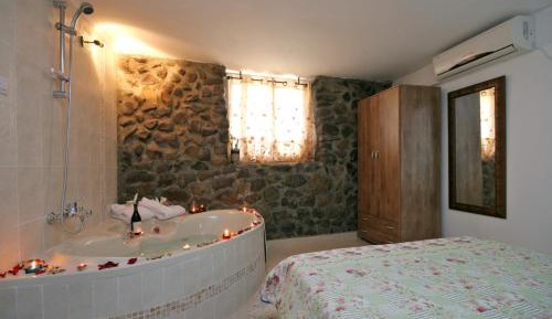King Room with Spa Bath