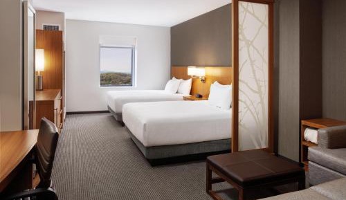 Queen Room with Two Queen Beds and Sofa Bed - High Floor