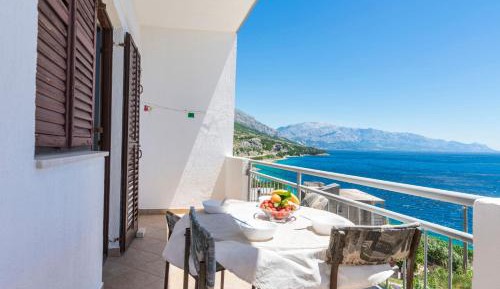 One-Bedroom Apartment with Sea View
