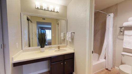 One Bedroom King Suite - ADA Accessible