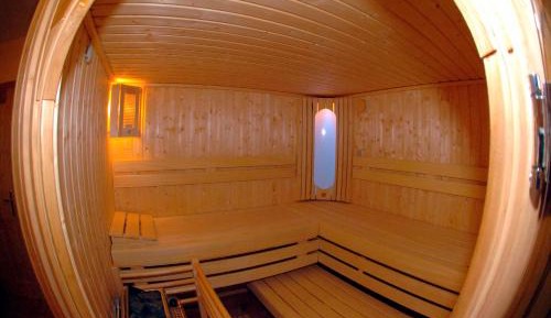 Deluxe Room (2 Adults + 1 Child)