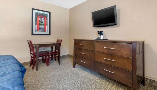 Queen Room - Non-Smoking