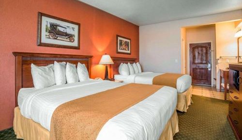 Queen Room with Two Queen Beds - Non-Smoking