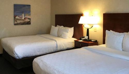 Queen Room with Two Queen Beds and Pool View - Non-Smoking