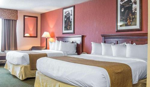 Quadruple Room with One King Room and One Queen Room - Accessible/Non-Smoking