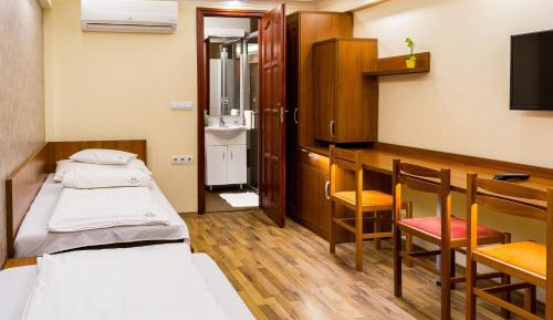 Apartment with Pool View 