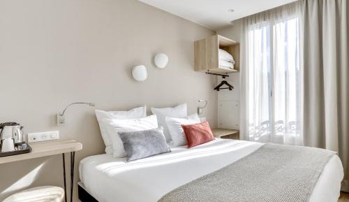 Adjoining Family Room