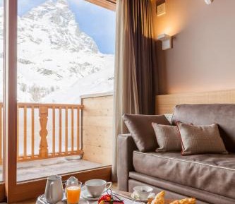 Suite with Mountain View