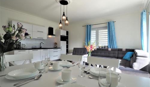 Apartment with Mountain View