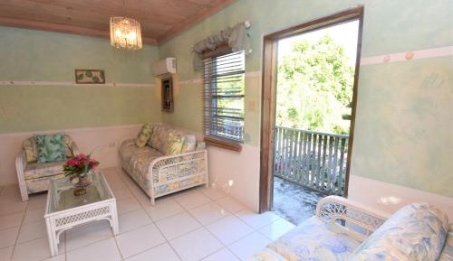 One-Bedroom Suite with Balcony with One Queen Bed
