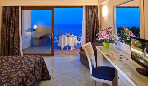 Deluxe Double or Twin Room with Sea View