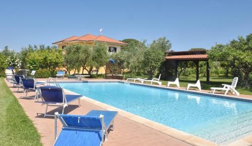 Villa with Garden View