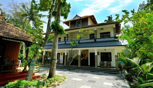 Deluxe Double Room (2 Adults + 1 Child)