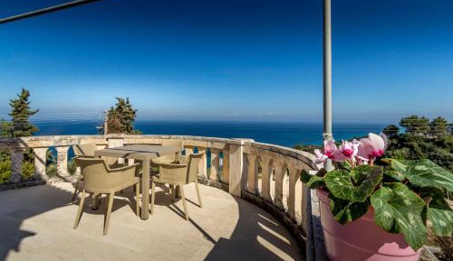 Family Apartment with Sea View