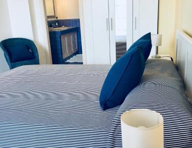 Apartment with Balcony and Sea View