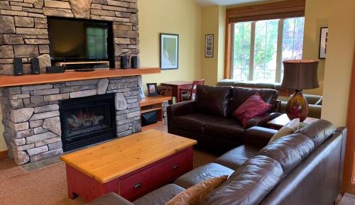 Three-Bedroom Deluxe Apartment