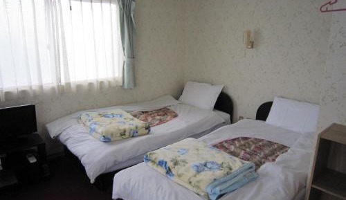 Standard Twin Room with Shared Bathroom