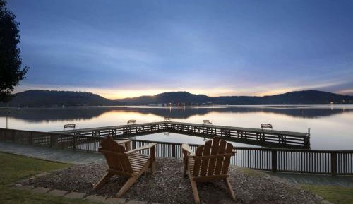 Deluxe King Room - LAKEFRONT