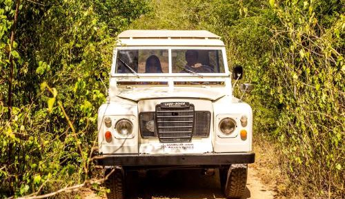 Royal Mayan Bungalow Including Ride in Vintage Land Rover