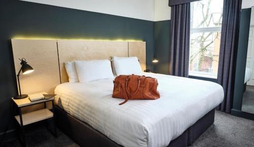 Reduced Rate King Room (Directly above bar)