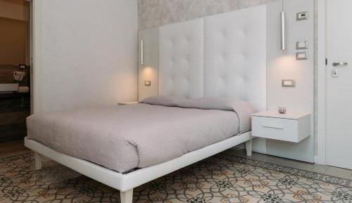 Deluxe Double Room with Side Sea View