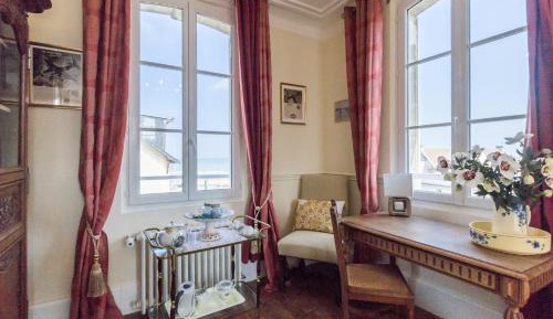 Deluxe Suite with Sea View