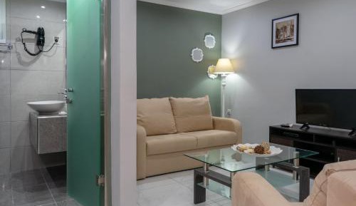 Deluxe Suite with Spa Bath