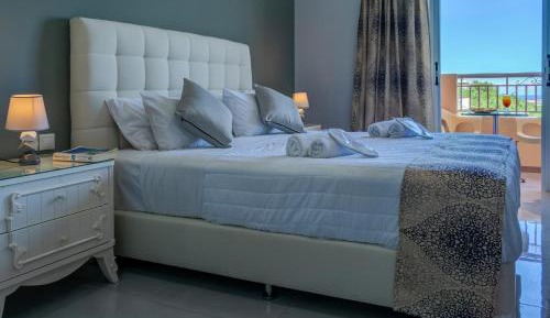 Deluxe Double Room with Balcony and Sea View