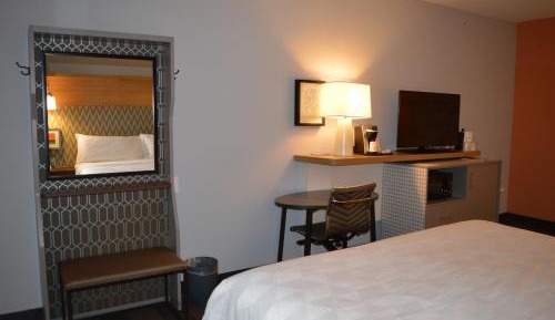 Standard King Room - Communications Accessible