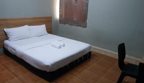 Standard Queen Room