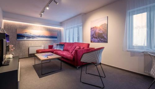 Apartment with Mountain View