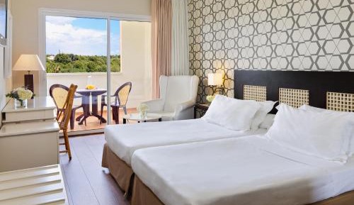 Twin Room (2 Adults)