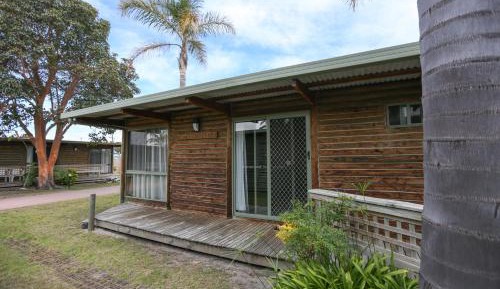 Three-Bedroom Cottage (Sleeps 8)