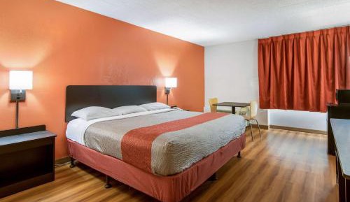 Deluxe King Room - Non-Smoking