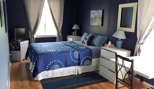 Queen Room with Shared Bathroom