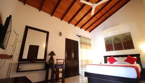 Deluxe Queen Suite