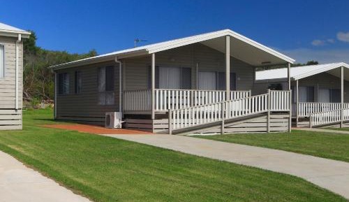 Deluxe Three-Bedroom Cabin (6 Guests)