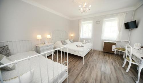 One-Bedroom Apartment (3 Adults) with Terrace