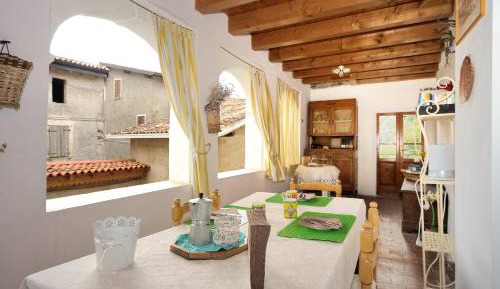 Apartment with Mountain View