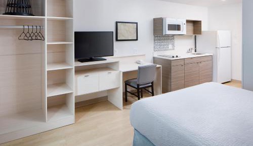 Standard Queen Room - Non-Smoking